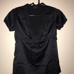 3/$20🧡 BCBGMAXARZIA BLACK SATIN V NECK TOP SIZE: XS